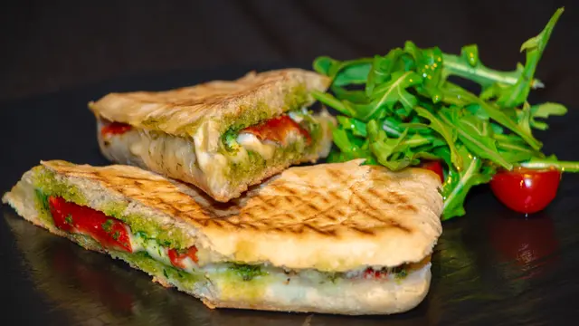 Ilustrasi makanan sandwich tuna