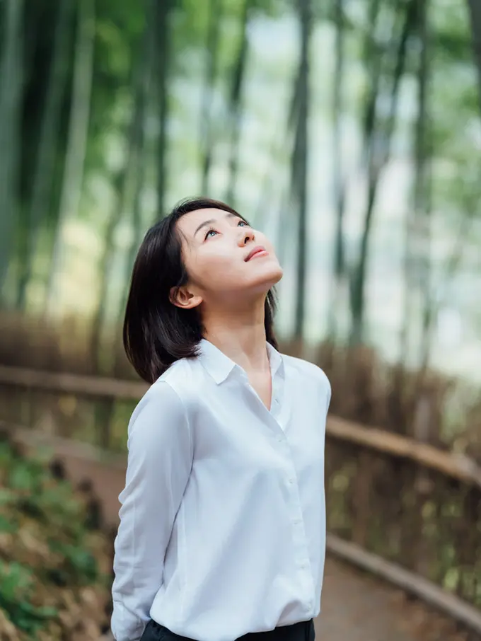 tenang santai rileks di hutan