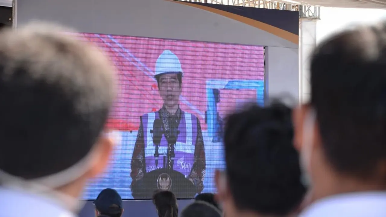 Presiden RI Joko Widodo hadir secara virtual pada Soft Launching dan Pengoperasian Perdana Pelabuhan Internasional Patimban, Subang, Jawa Barat, Minggu (20/12/2020). (Foto: Kemenhub)