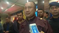 Kapolda Jabar Irjen Agung Budi Maryoto usai menjenguk anggota polisi yang ditembak di jalan tol pada Jumat malam. Foto (Liputan6.com / Panji Prayitno)