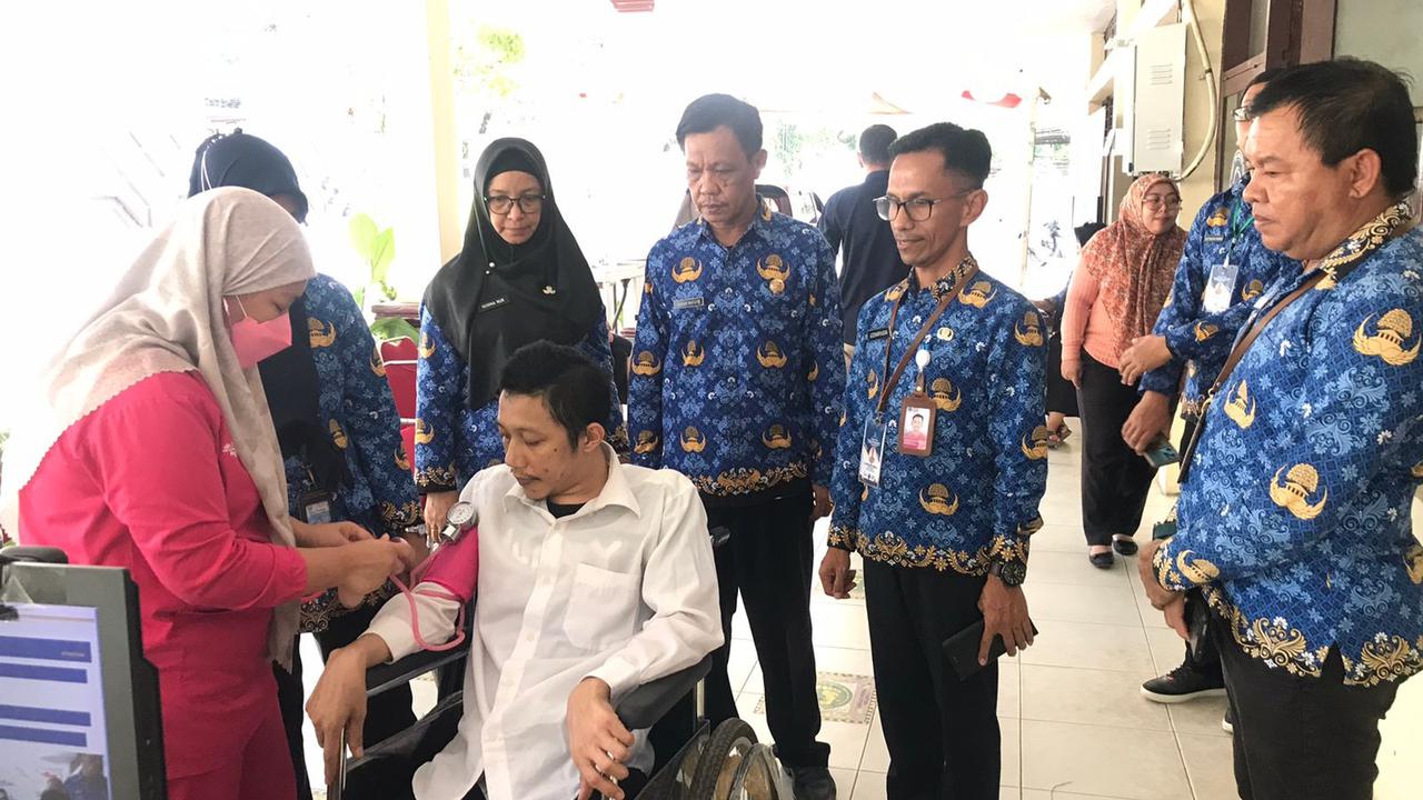 Salah satu tes CPNS di Sulawesi Tenggara, salah satu peserta merupakan kalangan disabilitas.