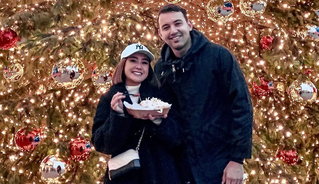 Cita Citata memang diketahui tengah berlibur di Belanda. Ia juga beberapa kali mengunggah foto bersama keluarga dari Roy di akun Instagram pribadinya. (Liputan6.com/IG/cita_citata)