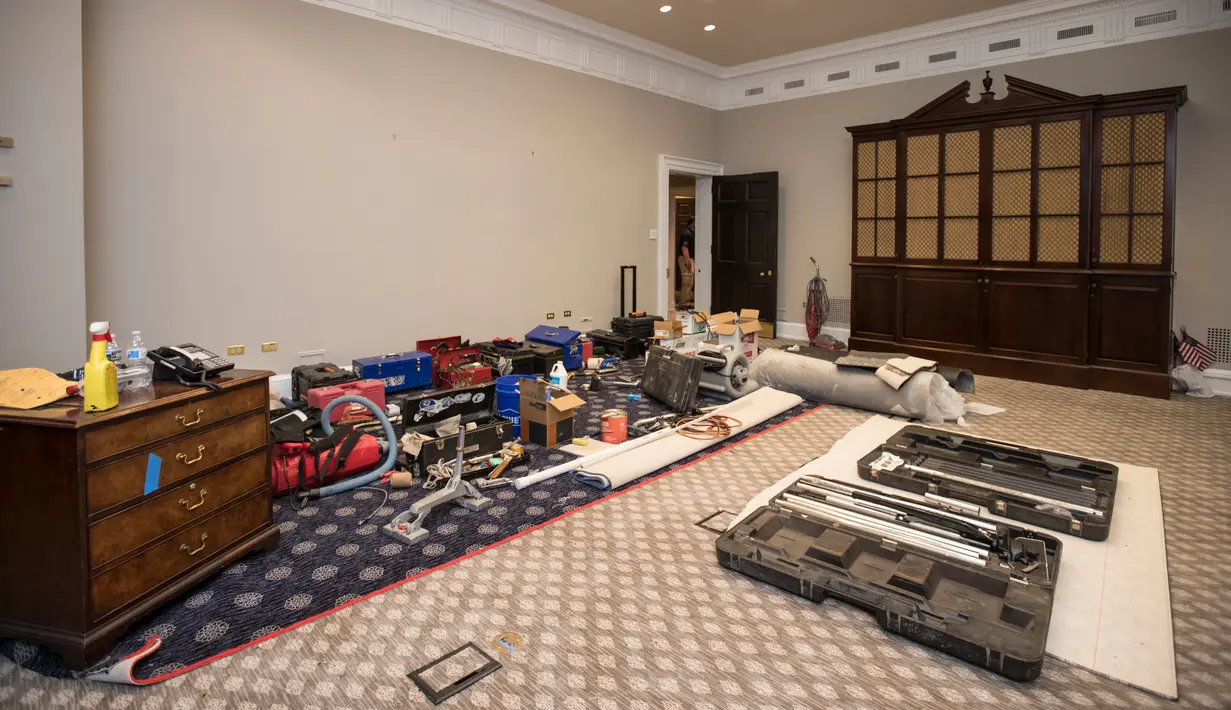 Kondisi ruangan Roosevelt di Sayap Barat Gedung Putih selama proses renovasi, 11 Agustus 2017. Menurut General Services Administration Gedung Putih, renovasi ini menelan biaya sekitar Rp 45 miliar. (AP Photo/J. Scott Applewhite)