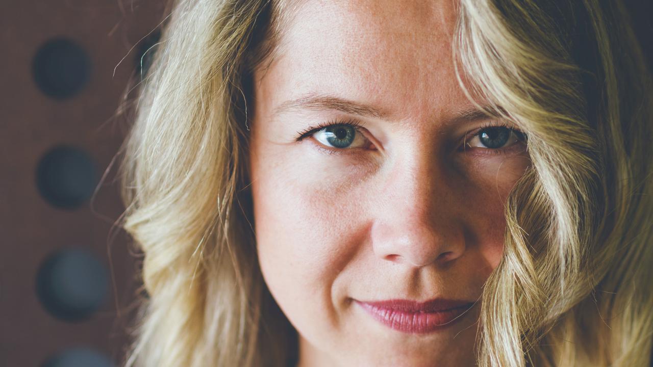 Contoh ilustrasi perubahan kulit perempuan