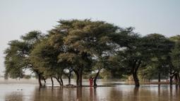 Hujan lebat yang mengguyur wilayah Lembah Sungai Senegal menyebabkan sejumlah desa terendam. (GUY PETERSON/AFP)