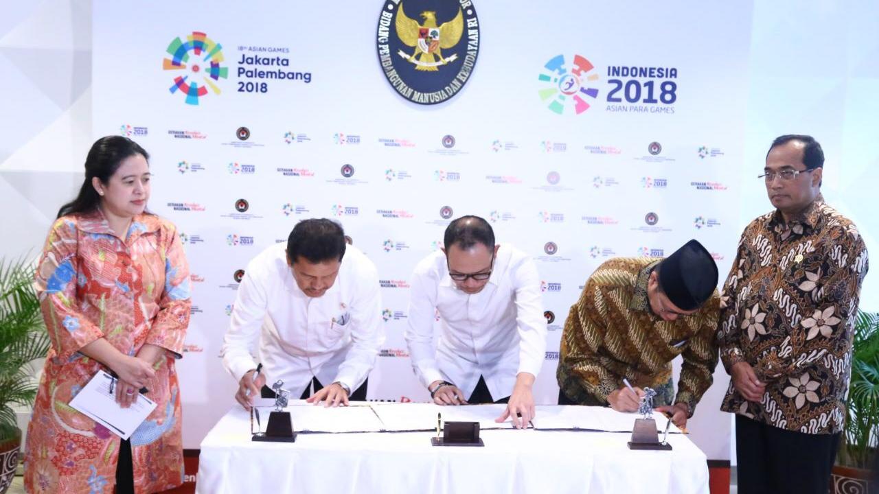 Penandatanganan perubahan atas SKB tiga Menteri tentang hari libur nasional dan cuti bersama tahun 2018 disaksikan oleh Menko PMK Puan Maharani dan Menteri Perhubungan Budi Karya Sumadi.