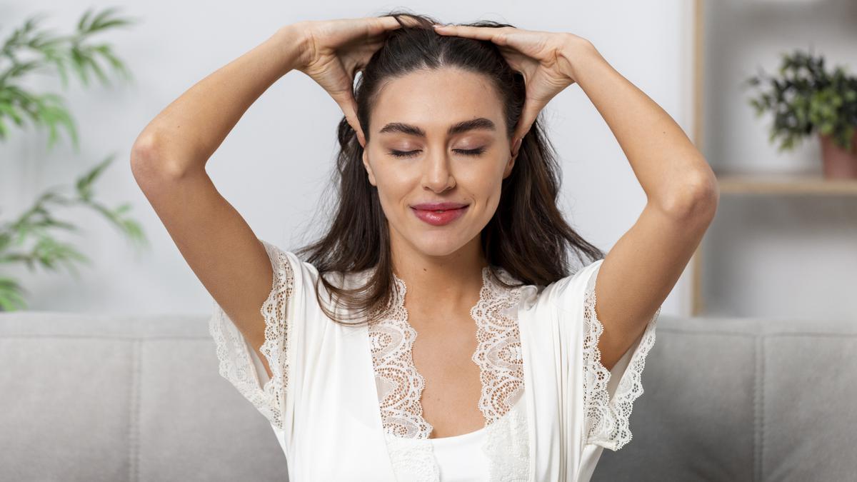 Tips Pijat Kulit Kepala Sendiri untuk Rambut Cepat Tumbuh, Efektif Kurangi Stres