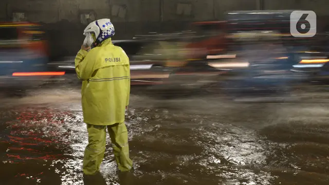 Banjir yang Genangi Terowongan Cawang