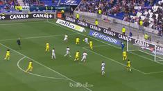 Lyon mencatat kemenangan beruntun ketujuh usai menaklukkan Nantes 2-0 di Liga Prancis dan hasil itu membuat mereka merangkak ke po...