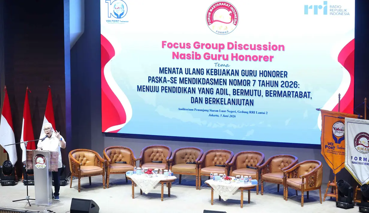 Ketua Umum Forum Masyarakat Indonesia Emas (FORMAS), Yohanes Handoyo Budhisedjati, saat memberi kata pembuka Focus Group Discussion (FGD) di Auditorium Penunjang Siaran Luar Negeri, Gedung Radio Republik Indonesia (RRI), Jakarta, Jumat (5/6/2026). (Liputan6.com/Helmi Fithriansyah)