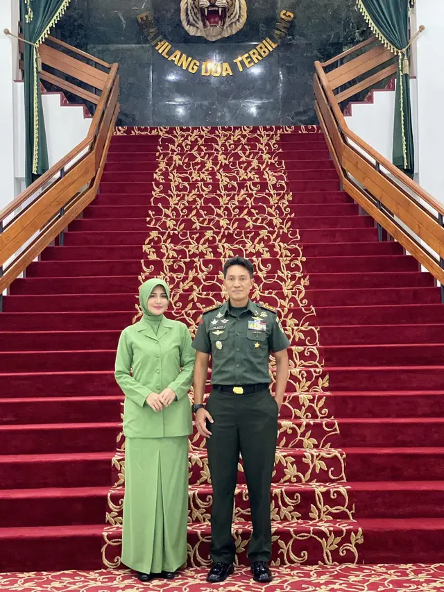 Akan Jadi Ibu Persit, Ini 6 Potret Juliana Moechtar dan Calon Suami
