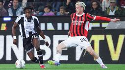 Rossoneri menggulung tuan rumah Udinese dengan empat gol tanpa balas. (Andrea Bressanutti/LaPresse via AP)