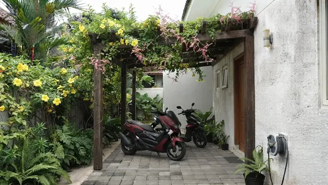 Desain Kanopi Samping Rumah untuk Area Penyimpanan Motor