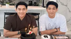 Melalui media sosial, Ifan Seventeen mengunggah momen bertambahnya usia. Dalam kesempatan tersebut, ia juga turut mengunggah momen dengan saudara kembarnya, Reidhan. (Liputan6.com/IG/@ifanseventeen)