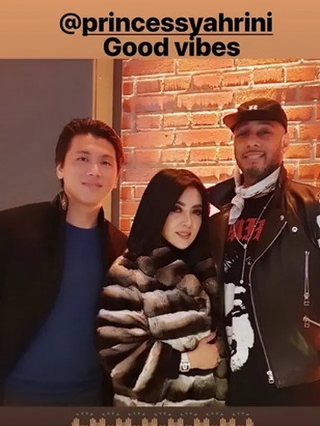 Syahrini, Reino Barack, dan suami Alicia Keys (Instagram/ therealswizz -  via Kapanlagi.com)
