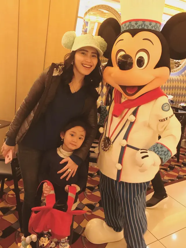 [Bintang] Seru, Ini 8 Foto Liburan Ayu Ting Ting di Jepang