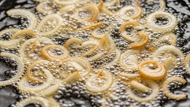 Ilustrasi Bawang Goreng.