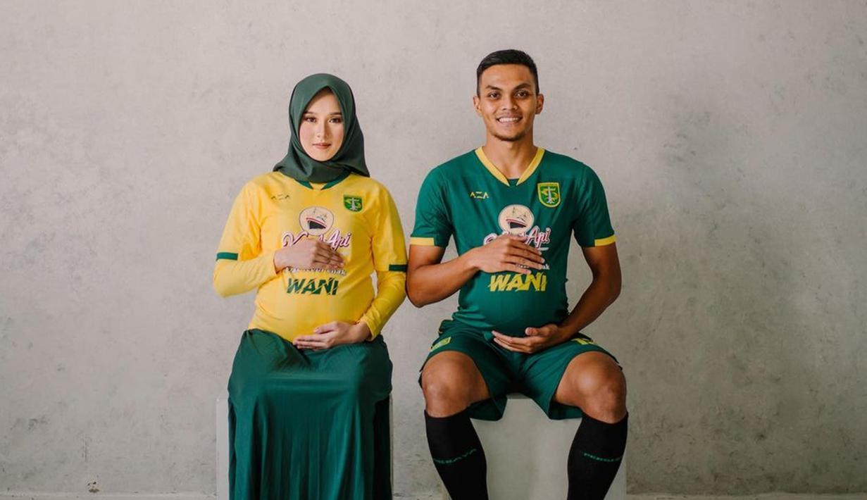 Rian adalah anak Bejo Sugiantoro, mantan pemain sepak bola nasional. Selalu tunjukkan performa terbaiknya di lapangan, Rian adalah sosok yang romantis saat bersama istri. (Liputan6.com/IG/@rachmatirianto)