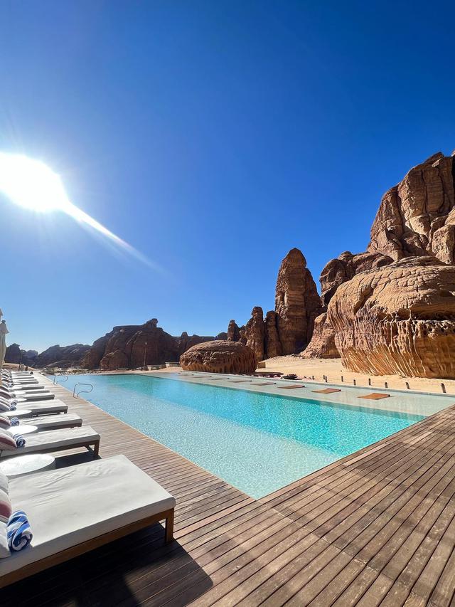 7 Potret Titi Kamal dan Christian Sugiono Liburan ke Al Ula Usai Jalani Umrah