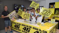 Pebalap Yamaha Indonesia, Galang Hendra Pratama, dan para rider Asia lainnya saat mengunjungi markas Fan Club Valentino Rossi, di Tavullia, Italia, Jumat (16/9/2016)