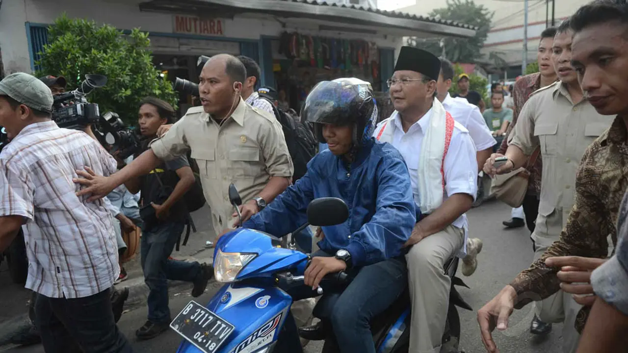 Pulang Kampanye, Prabowo Naik Ojek 