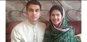 Berbagai cara dapat dilakukan dengan pasangan suami istri untuk menghabiskan waktu bersama. Naga ‘Lyla’ senang berburu film di bioskop dengan sang istri.  