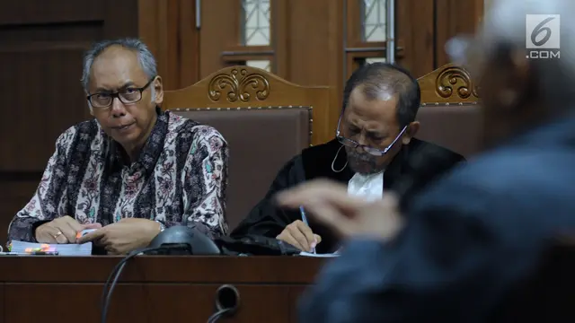 Banyak Menunduk, Dokter Bimanesh Dengarkan Keterangan Saksi
