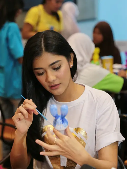 Saat disinggung kapan melepas masa lajangnya, putri artis senior Lidya Kandow dan Jamal Mirdad itu berkelekar minta didoakan. Meski kini, usianya telah 29 tahun. (Adrian Putra/Bintang.com)