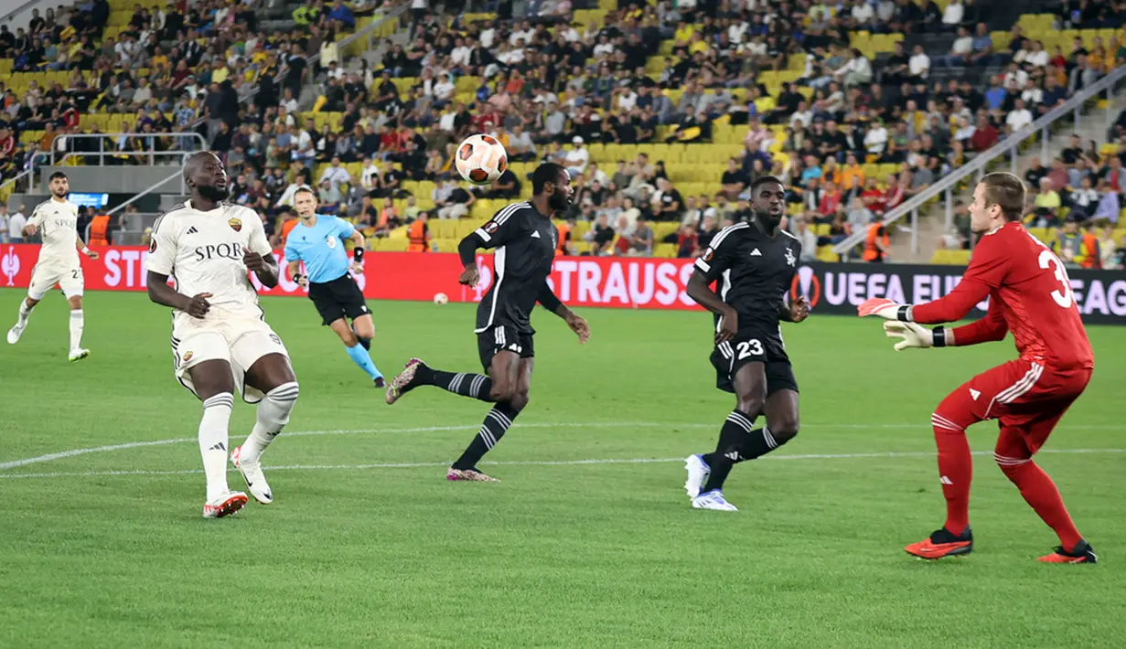 Dengan kemenangan ini maka AS Roma berada di urutan dua klasemen sementara Grup G Liga Europa dengan poin tiga. Sedangkan Sheriff Tiraspol menempati posisi ketiga. Puncak klasemen dipegang Slavia Praha yang menang 2-0 atas Servette FC. (AP Photo/Aurel Obreja)