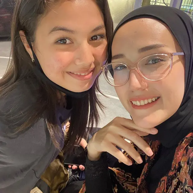6 Potret Kebersamaan Saskia Chadwick dan Keluarga Kiesha Alvaro, Sudah Akrab
