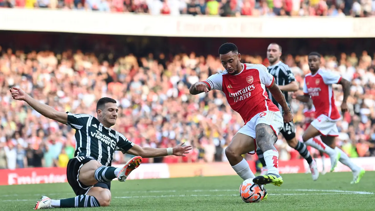 Foto: Dar Der Dor, Tiga Gol Arsenal Sukses Permalukan MU di Liga Inggris
