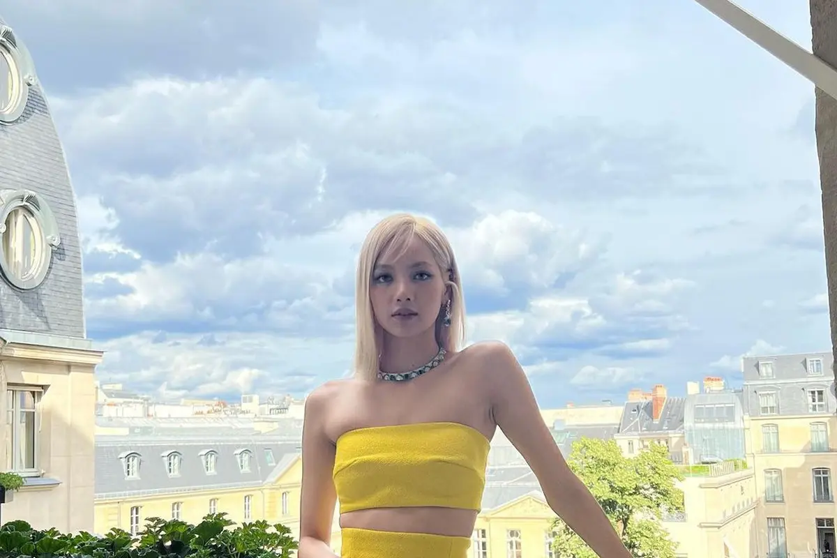 6 Potret Lisa Blackpink Tanpa Poni, Jadi Sorotan Netizen