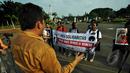 Sejumlah mahasiswa perwakilan Papua melakukan aksi solidaritas di depan Istana Merdeka, Jakarta, Selasa (31/3/2015). Mereka menolak pembangunan markas komando Brimob di Wamena. (Liputan6.com/Faizal Fanani) 
