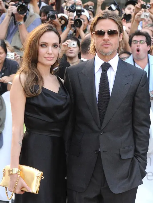 Kabar bahagia yang diberikan untuk para penggemarnya ini belum ingin dipublikasi oleh Pitt dan Jolie. Mereka masih ingin menyimpannya baik-baik dan menyelesaikan segala permasalahannya lebih dulu. (AFP/JASON MERRITT)