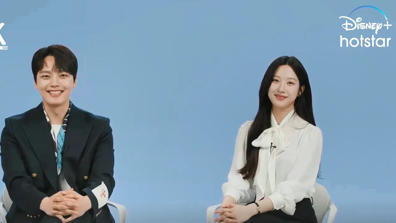 Yeo Jin Goo dan Moon Ga Young. (Foto: Disney)