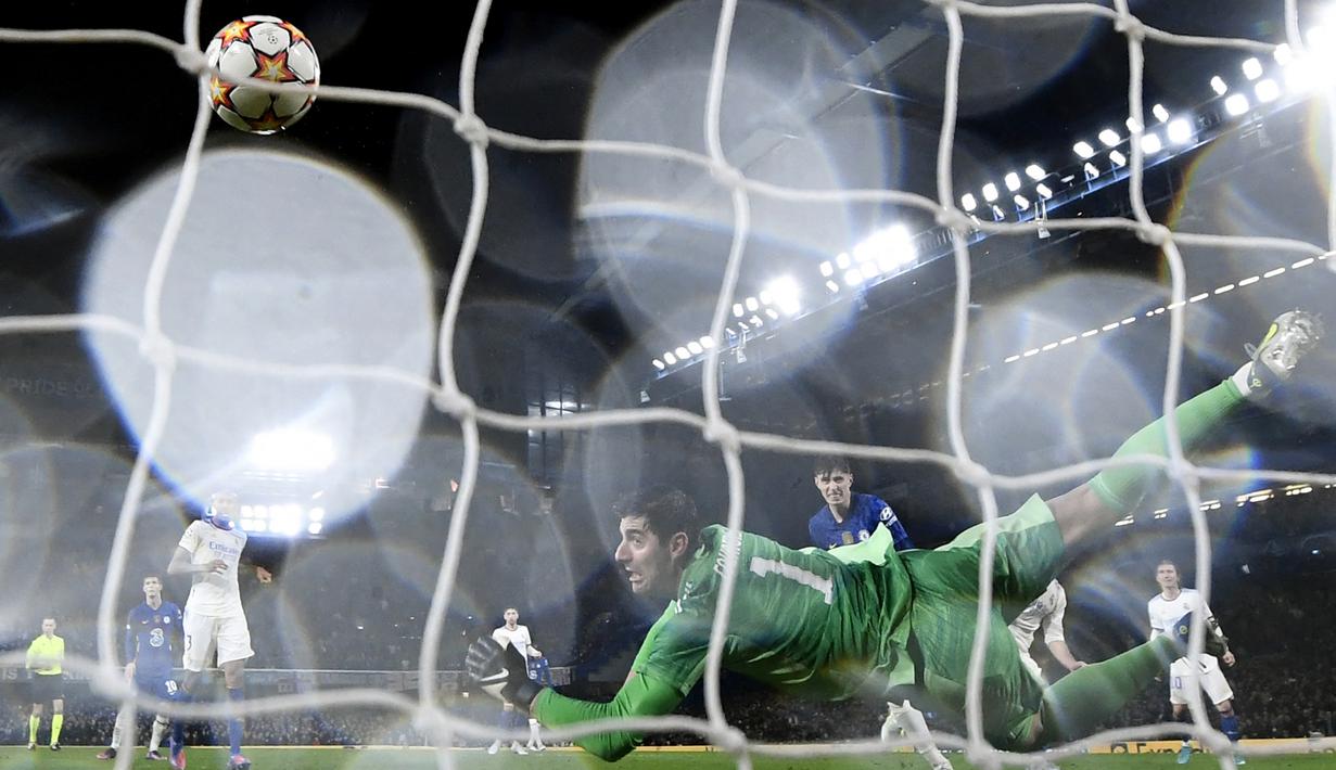 Bermain di kandang sendiri, Chelsea mencoba langsung tampil agresif sejak awal pertandingan. The Blues pun tercatat mendominasi jalannya laga dengan penguasaan bola mencapai 57 persen. (AFP/Glyn Kirk)