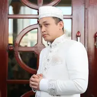 Sebagai presenter, rutinitas kesehariannya menghadapi banyak orang, meski demikian, Gilang Dirga masih saja merasakan deg-degan jelang hari sakral mengucap ijab kabul. Bahkan, Gilang mengaku tidak bisa tidur semalam. (Bambang E. Ros/Bintang.com)
