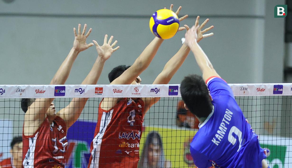 Tampil di Padepokan Voli, Sentul, Bogor hari Jumat (21/07/2023), Timnas Voli Putra Indonesia berhasil mengalahkan Filipina. (Bola.com/Abdul Aziz)