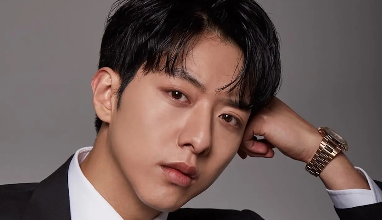 Kabar ini sendiri disampaikan oleh agensinya, FNC Entertainment. Pihak agensi menegaskan jika Lee Jung Shin akan memulai wajib militernya tanpa acara perpisahan. (Foto: soompi.com)