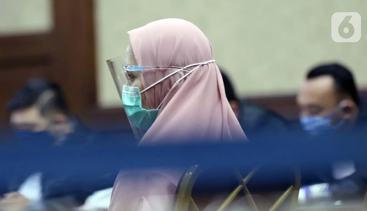 Jaksa Pinangki Sirna Malasari saat menjalani sidang perdana di Pengadilan Tipikor Jakarta, Rabu (23/9/2020). Pinangki Sirna Malasari didakwa dalam kasus dugaan korupsi dan tindak pidana pencucian uang terkait kepengurusan fatwa untuk Djoko Tjandra di Mahkamah Agung, (Liputan6.com/Helmi Fithriansyah)
