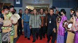 (Ki-ka) KSAL Laksamana TNI Ade Supandi, Menko Maritim dan  Sumber Daya Rizal Ramli dan Menteri Pariwisata Arief Yahya saat tiba di acara Peluncuran Sail Selat Karimata 2016 di Auditorium BPPT, Jakarta, Rabu (1/6). (Liputan6.com/Johan Tallo)
