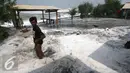 BMKG DIY Yogyakarya mengimbau agar warga yang berartivitas di pantai selatan DIY Yogyakarta  khususnya para wisatawan untuk selalu waspada pada ketinggian air laut, Kamis (9/6) .(Liputan6.com/Boy Harjanto)