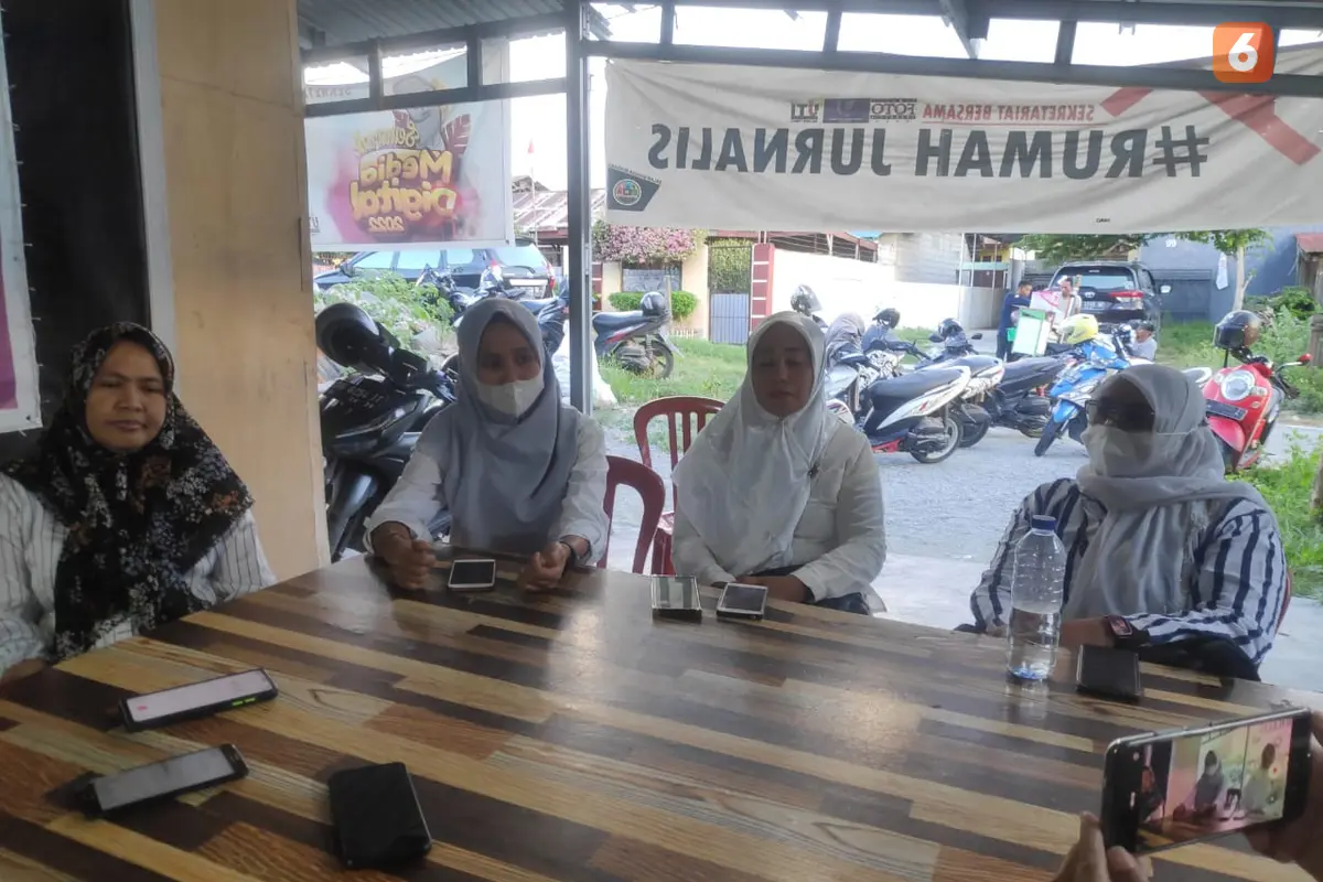 perwakilan organisasi perempuan di Sekretariat Jurnalis Sulteng