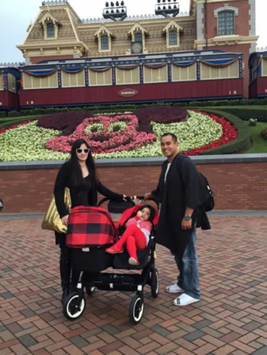 Keasyikan liburan tersebut telah diunggah di akun instagram milik Nia Ramadhani. (viainstagram@ramadhaniabakrie/Bintang.com)