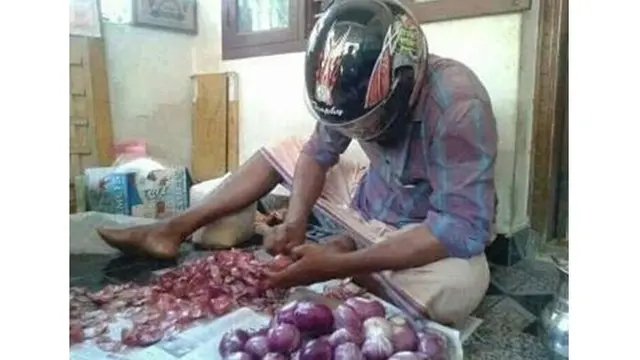 6 Kelakuan Nyeleneh Bapak-Bapak saat Masak Ini Bikin Ngakak