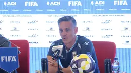 Pertandingan ini menjadi momen debut bagi pelatih baru Indonesia, John Herdman. Tampak dalam foto, pelatih Timnas Indonesia, John Herdman, saat memberi keterangan sebelum laga melawan Saint Kitts and Nevis pada ajang FIFA Series 2026 di Media Center Stadion Utama Gelora Bung Karno (SUGBK), Jakarta, Kamis (26/3/2026). (Bola.com/M Iqbal Ichsan)