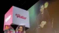 Eks pemain Manchester United, Owen Hargreaves berinteraksi secara virtual saat acara malam apresiasi penonton setia Vidio yang berlangsung di SCTV Tower, Senayan, Jakarta, Jumat (15/12/2023). (Bola.com/Bagaskara Lazuardi)