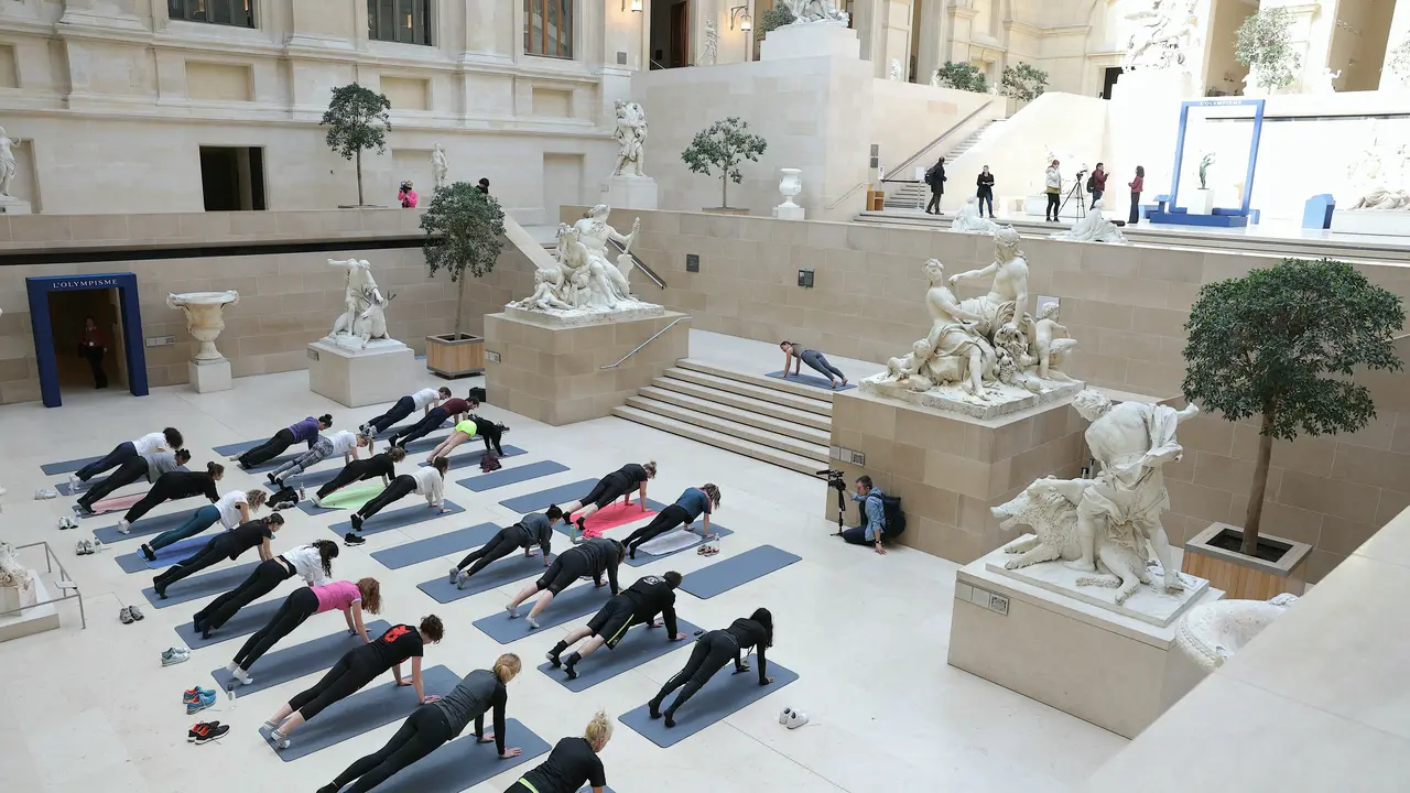 Sambut Olimpiade Paris 2024, Museum Louvre Gelar Kelas Yoga dan Tari untuk Umum