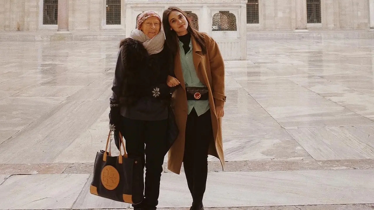 Liburan Luna Maya ke Tempat Bersejarah di Turki