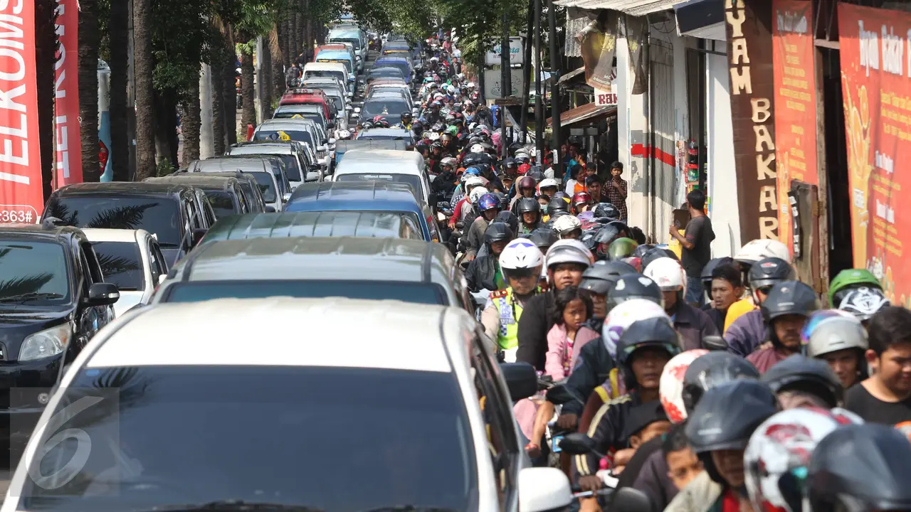 20160101-Antusias Libur Tahun Baru, Akses Menuju Ragunan Macet Parah